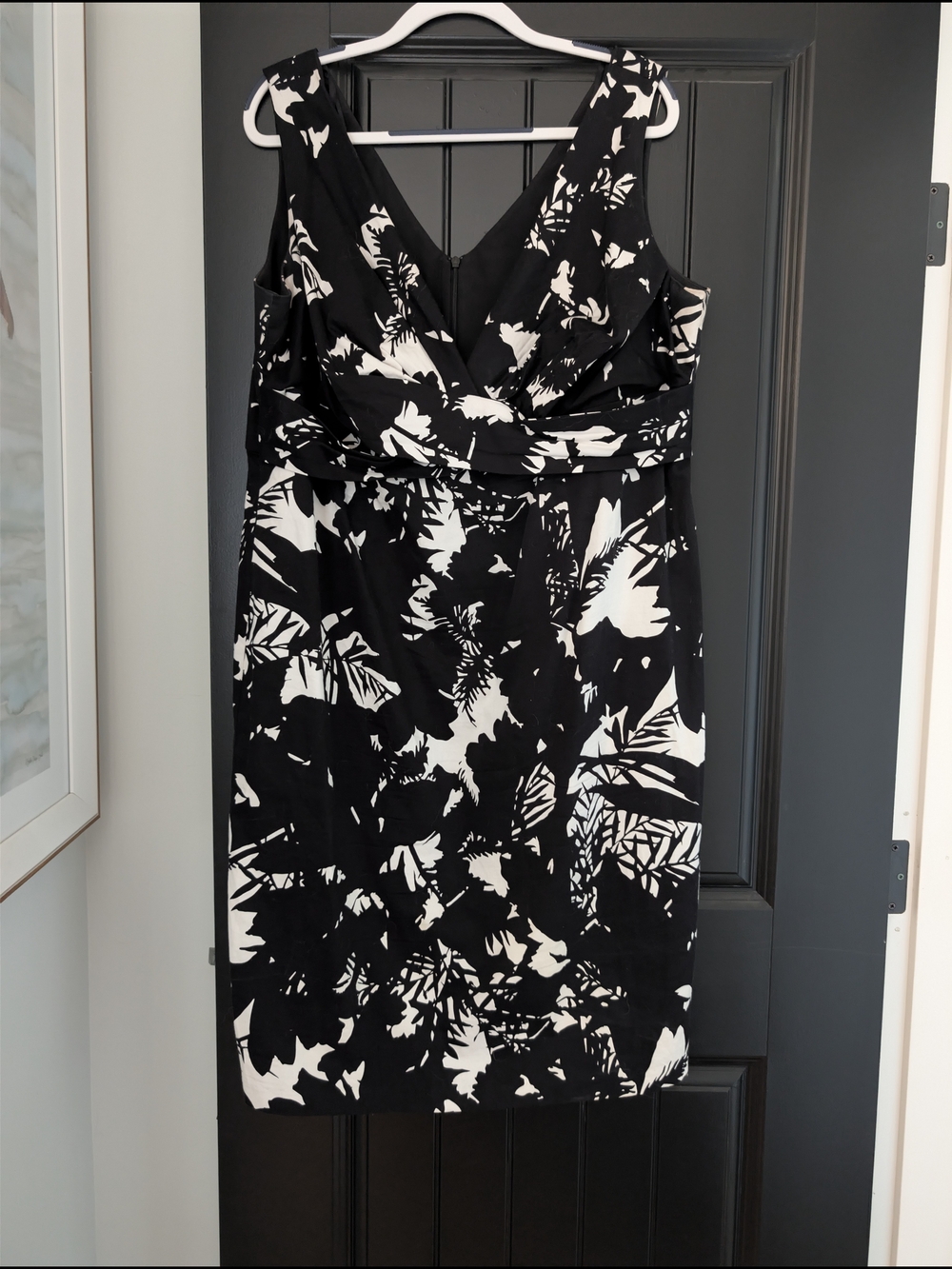 Donna Ricco Black & White Floral V-Neck Midi Dress